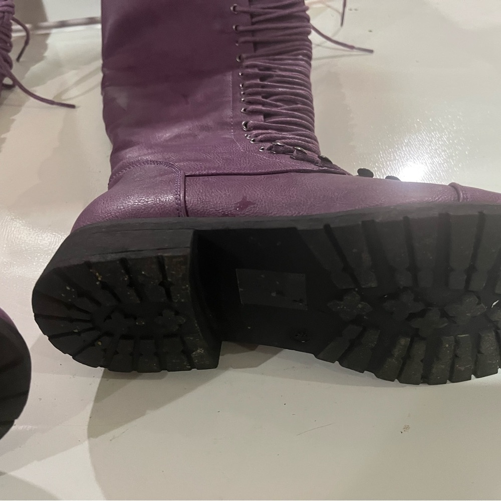 Woman’s Mark and Maddux Knee High Purple Lace Up Boots Size 8